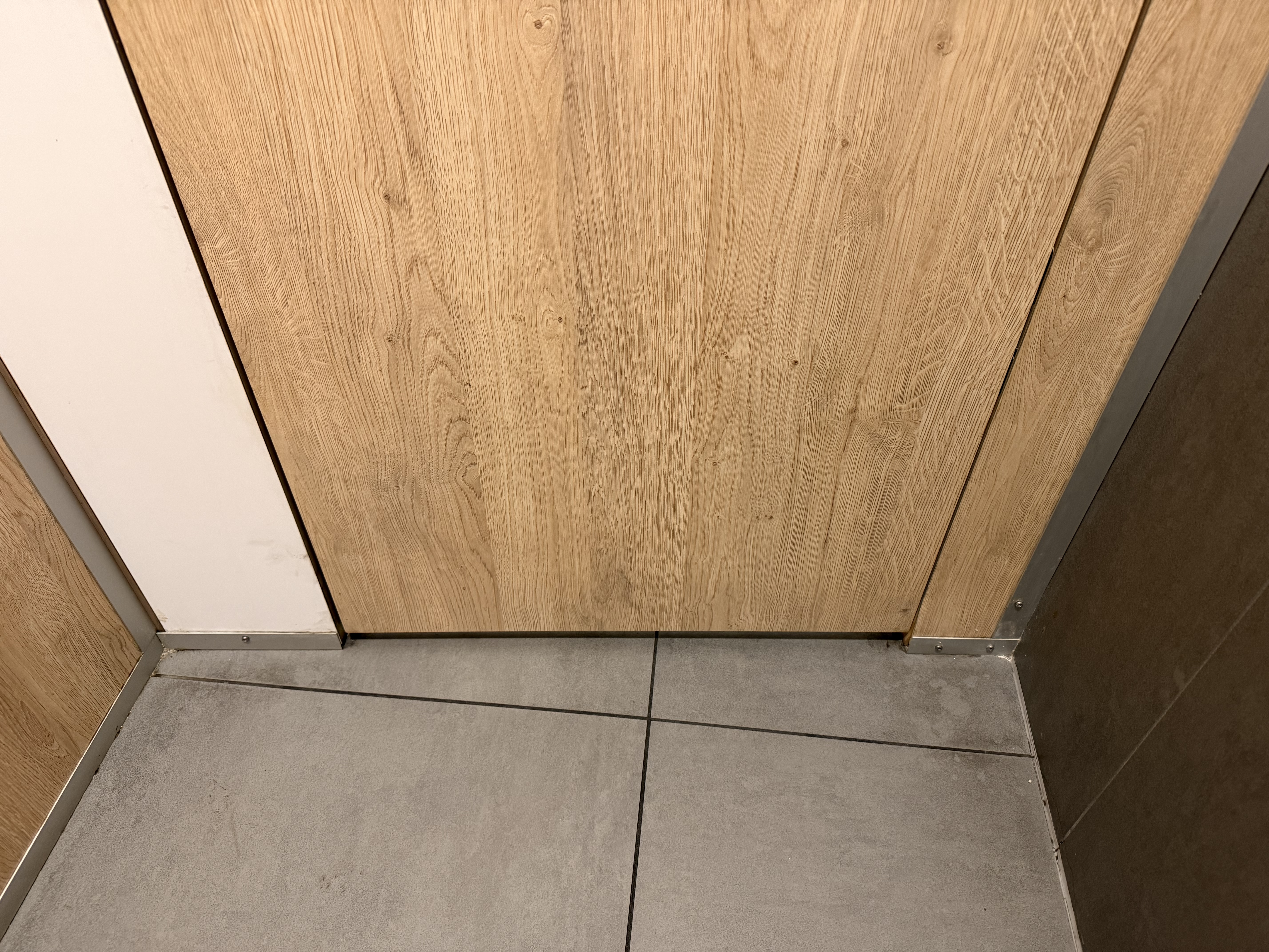 Toilettentüren Nr. 255: „sevens“-Center, Düsseldorf / Deutschland (2025)